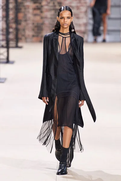 Look 15